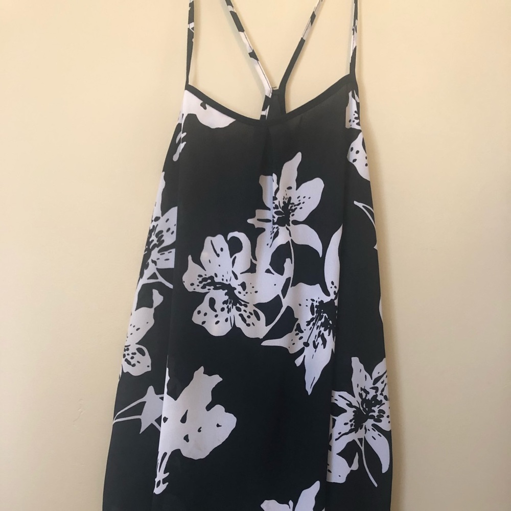 Strapped lightweight sleeveless blouse